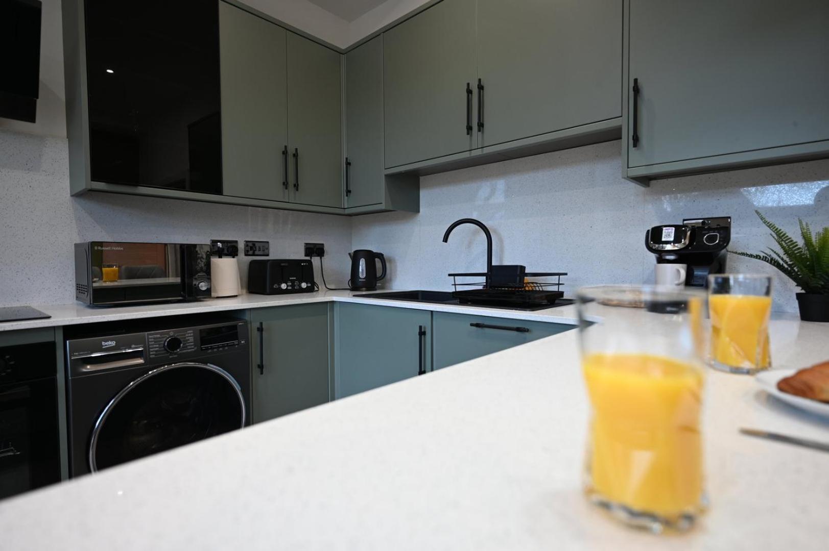 Luxury Two Bed Apartment - Cardiff City Centre Buitenkant foto
